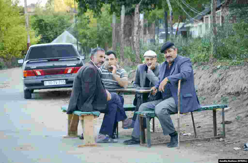 Kənd sakinlərini əsas problemi işsizlik, dolanışıq və təhlükəsiz yaşamaq. 