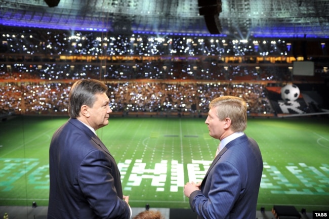 Віктор Янукович та Рінат Ахметов на церемонії відкриття стадіону «Донбас Арена», Донецьк, 29 жовтня 2009 року