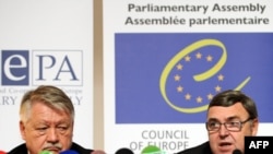 Paul Wille, right, of Parliamentary Assembly of the Council of Europe, and OSCE representative Wolfgang Grossruck at a press conference about the parliamnetary elections in Baku.