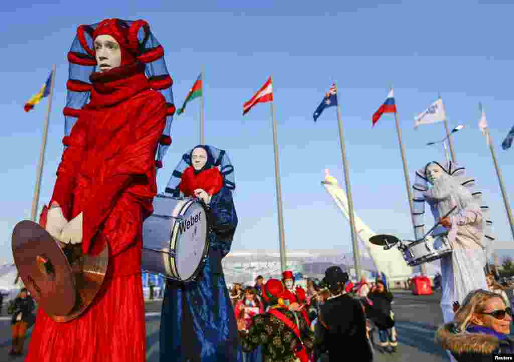 Street artists perform in front of the Olympic cauldron in Sochi.&nbsp;