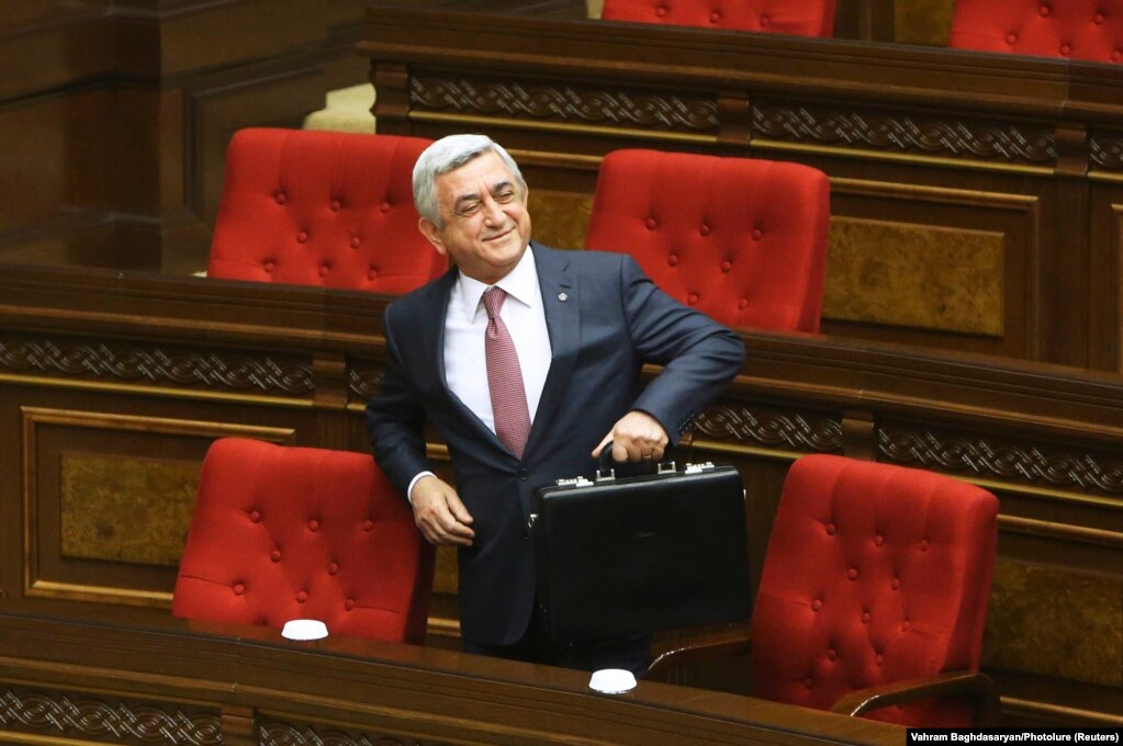 Серж Сарґсян у своєму виступі напередодні обрання заявив, що має «достатньо впливу і можливостей для того, щоб в рамках взятої на себе політичної відповідальності забезпечити гармонійну роботу політичної сили, яка має парламентську більшість, в законодавчій і виконавчій гілках влади»
