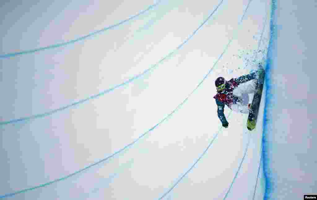 Сочиде әйелдер арасында сноубордтан&nbsp;күміс медалді иеленген австралиялық Тора Брайт.