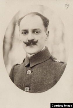 Ofițer român prizonier (Foto: Expoziția Marele Război, 1914-1918, Muzeul Național de Istorie a României)