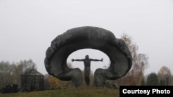 Памятник героям Чернобыля на Украине