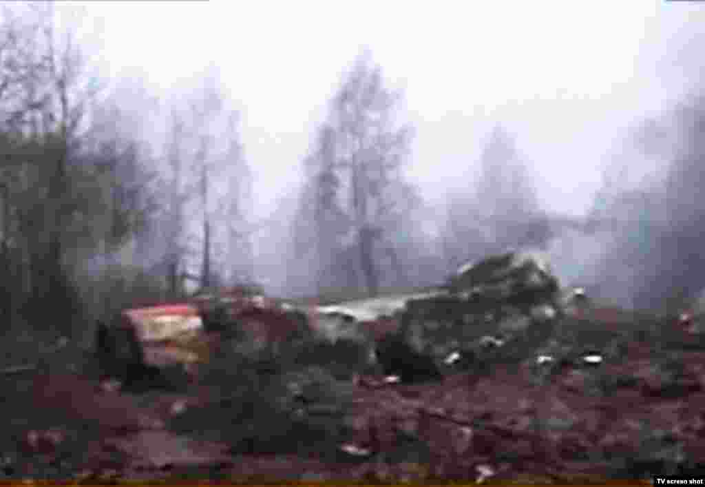 Остатоци од авионот во кој беше Лех Качински