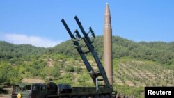 Северокорейская межконтинентальная баллистическая ракета.