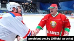 Аляксандар Лукашэнка падчас гульні ў хакей, 29 сакавіка