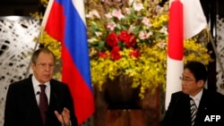 Министр иностранных дел России Сергей Лавров (слева) и министр иностранных дел Японии Фумио Кисида. Иллюстративное фото.