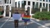 Protest Genderdoc-M de Ziua Rusiei în fața ambasadei ruse de la Chișinău