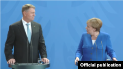 Klaus Iohannis și Angela Merkel, în timpul unei vizite oficiale a președintelui la Berlin