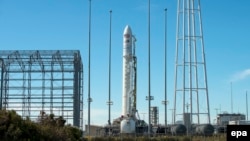Pamje e raketës transportuese Antares pak kohë para një lansimi të mëparshëm 