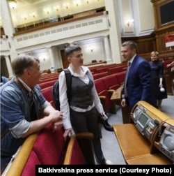 Надежда Савченко ходила по зданию Верховной Рады босиком