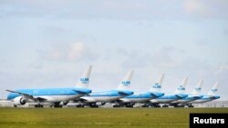 KLM гуфт, ки аз парвоз аз болои ҳарими ҳавоии Беларус худдорӣ мекунад