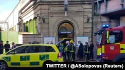Экстренные службы на месте происшествия в Лондоне, 15 сентября 2015 года.