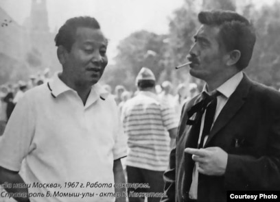 Іш киімдегі порнографиядағы қыздар