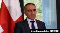 Глава Минобразования Михаил Батиашвили, объявляя об увольнениях, не стал вдаваться в подробности