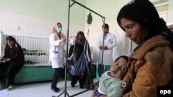 تصویر آرشف: زنان و کودکان بیمار در یکی از شفاخانه های محلی ولایت هرات 