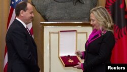 Hillary Clinton me presidentin Bujar Nishani