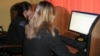 Девушки сидят за компьютерами в одном из алматинских интернет-кафе. Иллюстративное фото.