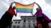 Нападенията срещу представители на ЛГБТ общността в Русия предизвикаха протести в различни точки на света. Русия е най-нетолерантна към еднополовите съюзи, разкрива проучването