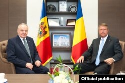 Președinții Nicolae Timofti și Klaus Iohannis la întîlnirea lor de la Suceava