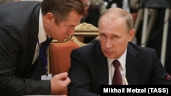 Сергей Глазьев с Владимиром Путиным на заседании Евразийского экономического союза, Минск, 2014
