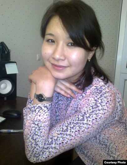 Дивандағы латина порно Душта жалаңаш көршімен