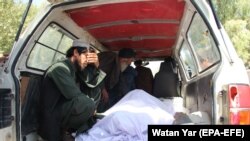 جسد یک فرد ملکی که در عملیات اخیر نیروهای افغان در ولسوالی موسی قلعه هلمند کشته شده است. September 23 2019