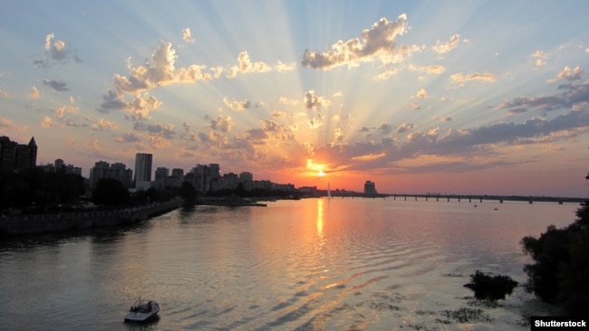 Захід сонця над Дніпром. Місто Дніпро