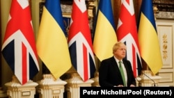 Kryeministri britanik, Boris Johnson gjatë vizitës në Ukrainë më 1 shkurt 2022.