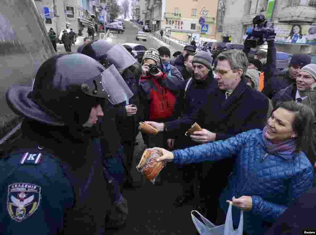 Kijev, 11. decembar 2013. Foto: REUTERS / Andrew Kravchenko 