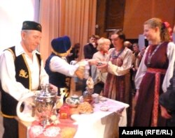 Кунакларны татар чәе белән сыйладылар