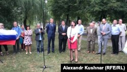 Борис Немцов атындағы саябақтың ашылуында сөйлеп тұрған саясаткердің қызы Жанна Немцова. Литва, 24 тамыз 2018 жыл