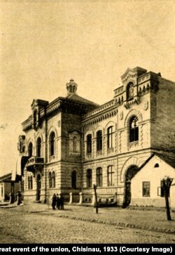 Sediul comandamentului bolșevic din Chișinău, noiembrie 1917-ianuarie 1918. (Foto: Gh. V. Andronachi, Albumul Basarabiei în jurul marelui eveniment al unirii, Chișinău, 1933)
