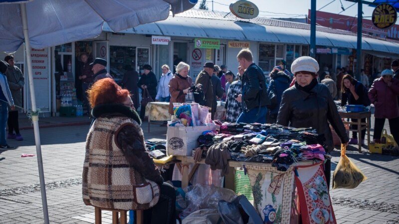 «Боюсь, что будет полиция и аресты». В Керчи пенсионеры намерены выйти на «блошиный рынок», несмотря на запрет (+видео)