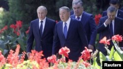 Слева направо: президент России Владимир Путин, президент Казахстана Нурсултан Назарбаев, президент Таджикистана Эмомали Рахмон и президент Узбекистана Шавкат Мирзияев. Душанбе, 28 сентября 2018 года.