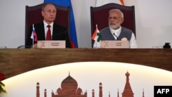 FILE: Russia's President Vladimir Putin (L) and Prime Minister Narendra Modi