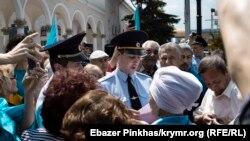 Police in Simferopol warned participants that the event was unauthorized but otherwise did not interfere. 