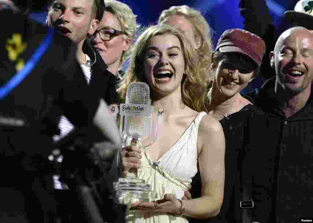 Eurovision 2013 Mahnı Yarışmasının qalibi Emmelie de Forestin oxuduğu oxuduğu "Only Teardrops" (Ancaq göz yaşları) mahnısı olub