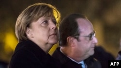 Ангела Меркель (Л) і Франсуа Олланд 