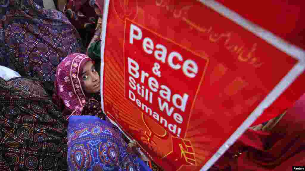 A girl takes part in a rally with her family to commemorate International Women&#39;s Day in Karachi, Pakistan. (Reuters/Athar Hussain)