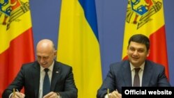 Premierii Pavel Filip și Vladimir Groisman la întîlnirea lor precedentă de la Kiev