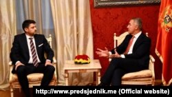 Vladimir Bozovic, ambasadorul Serbiei în Muntenegru și președintele mutenegrean Milo Djukanovic