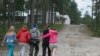 Дети возвращаются в парк-отель "Сямозеро" в Пряжинском районе