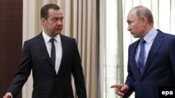 Орусия премьер-министри Дмитрий Медведев жана президент Владимир Путин.