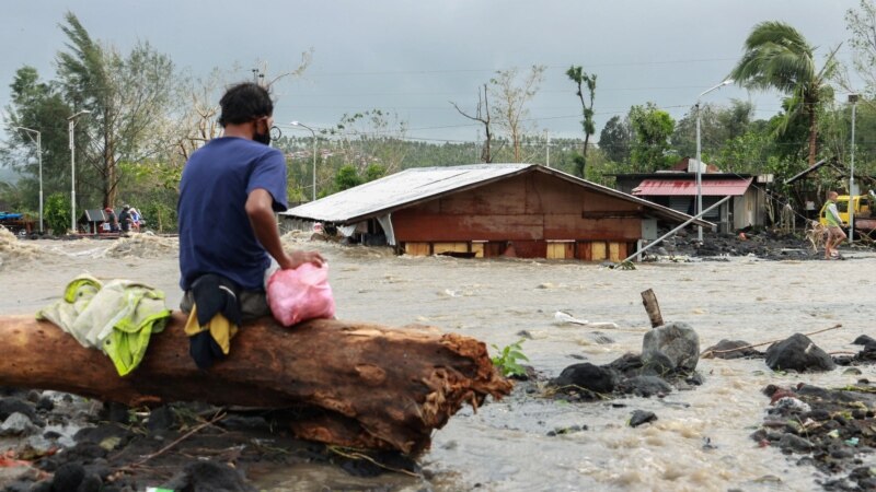 Najmanje četvoro mrtvih u udaru tajfuna Goni na Filipinima