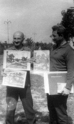Ян Сатуновский и его брат Петр с рисунками Оскара Рабина
