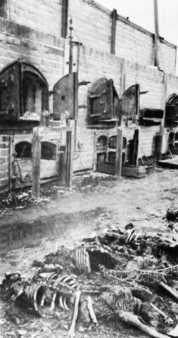Крематорій в концтаборі «Майданек», літо 1944 року