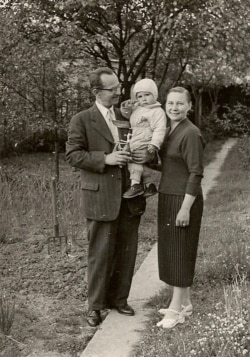 Мікола, Альгерд і Ніна Абрамчыкі. Парыж, 1956 год