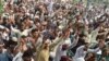 معترضان جاده‌ها را در شهرهای بزرگ پاکستان مسدود کرده‌اند